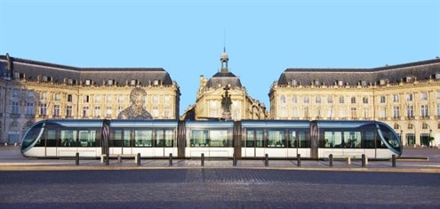 Tranvía de Burdeos (Francia) Innovación mundial: la alimentación por el suelo (APS) 